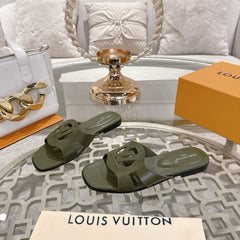 ISOLA FLAT SLIDE IN ARMY GREEN CALFSKIN