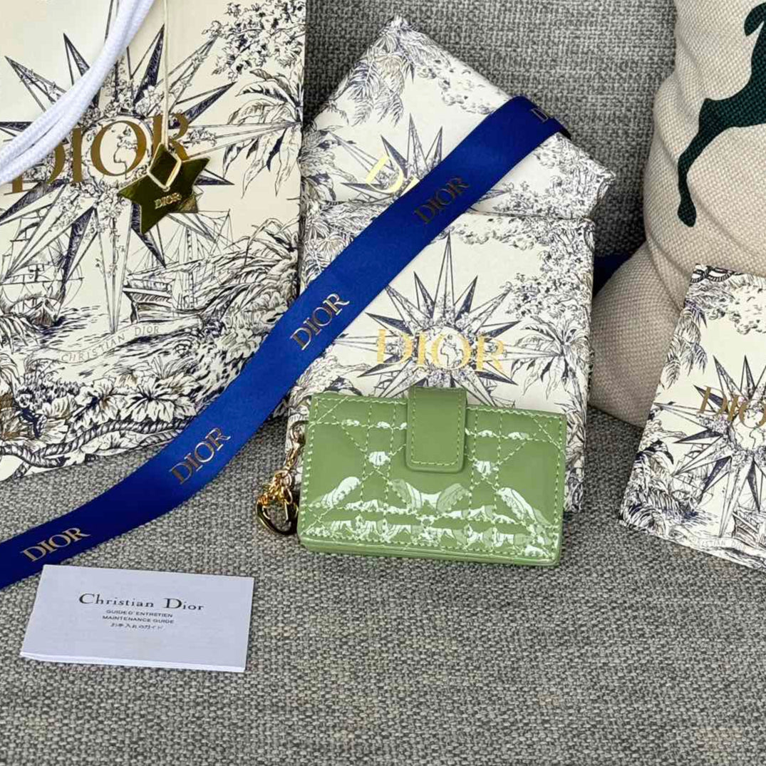 LADY JASMINE CARD HOLDER 10 IN LIGHT GREEN QUILTED PATENT CALFSKIN