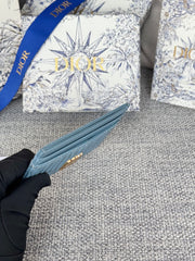 FREESIA CARD HOLDER 10 IN BABY BLUE QUILTED ALLOVER CALFSKIN