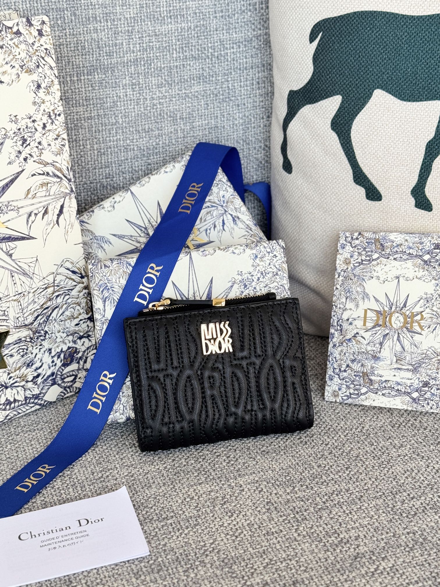 BIFOLD WALLET 11 IN BLACK QUILTED ALLOVER CALFSKIN