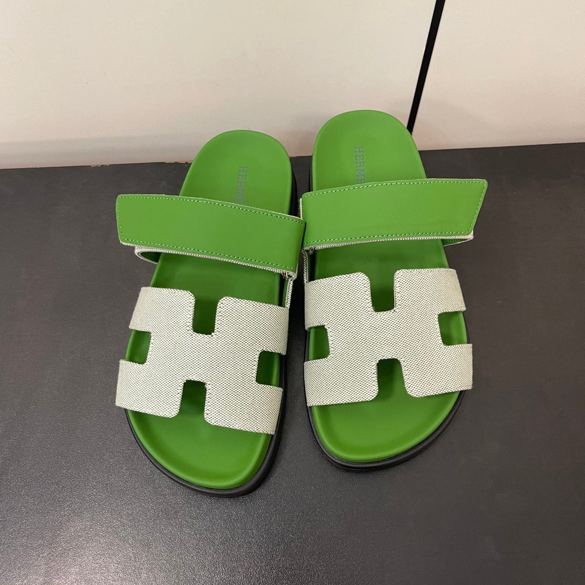 CHYPRE SANDAL GREEN MIX CREAM CALFSKIN