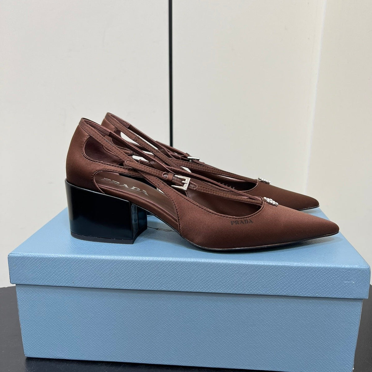 CUT-OUT PUMPS WITH BEAD BUCKLE IN CHOCOLATE BROWN SATIN