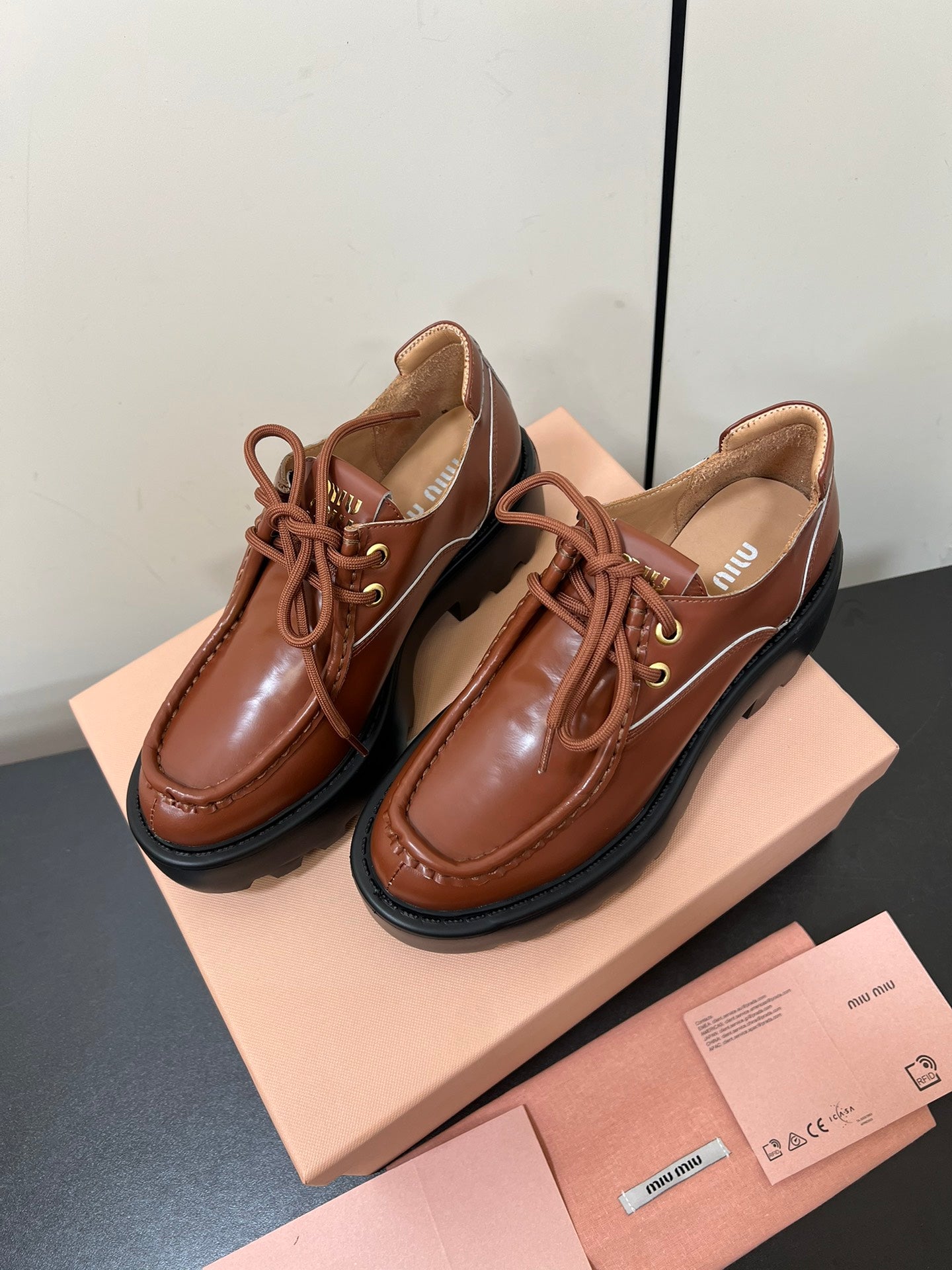 LACE-UP LOAFERS WITH THICK SOLE IN RED BROWN SHINY SHEEPSKIN