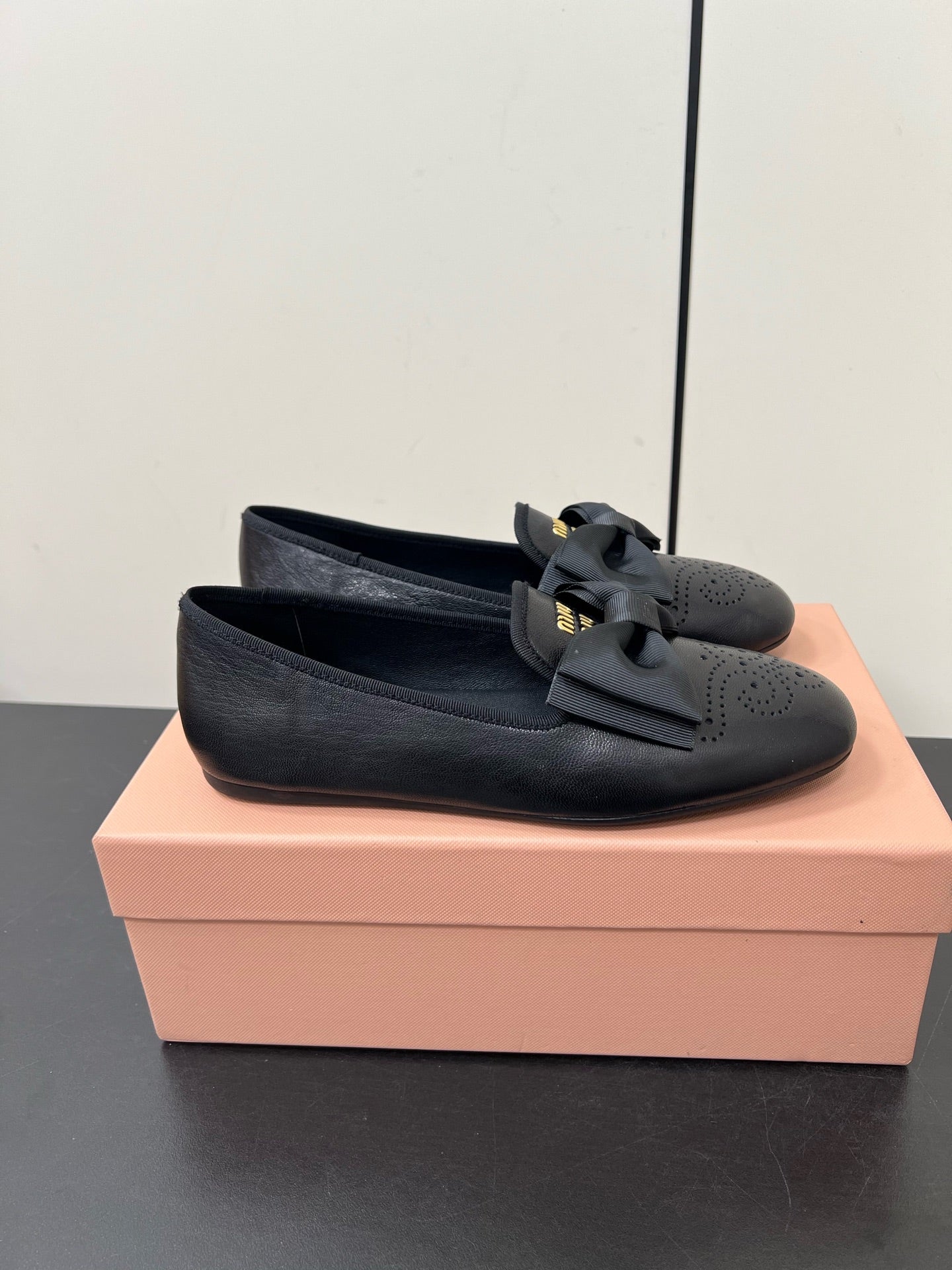 LOAFERS WITH BOW IN BLACK SHEEPSKIN