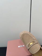 MULES SLIPPERS IN BEIGE SUEDE WITH GOLD COIN