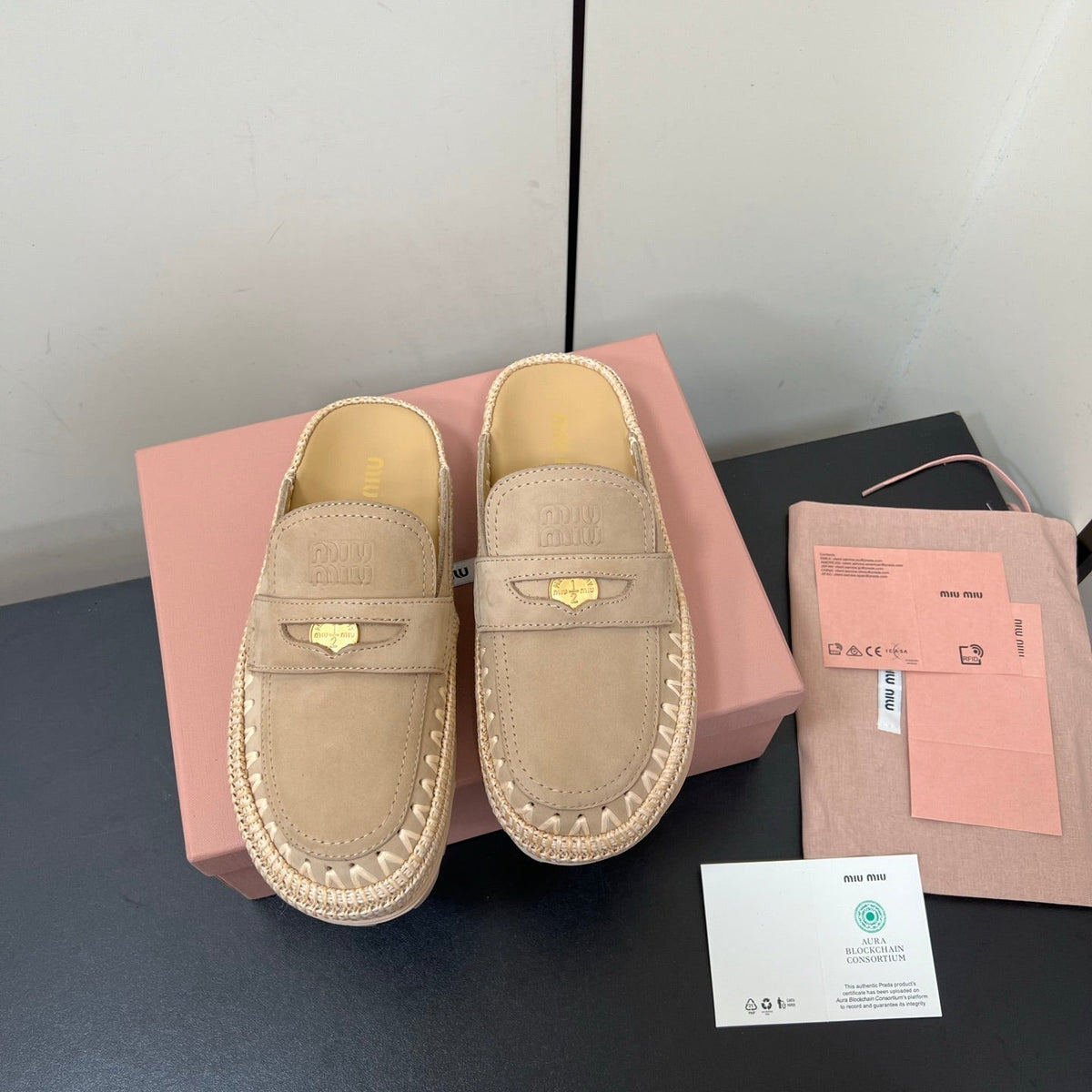 MULES SLIPPERS IN BEIGE SUEDE WITH GOLD COIN