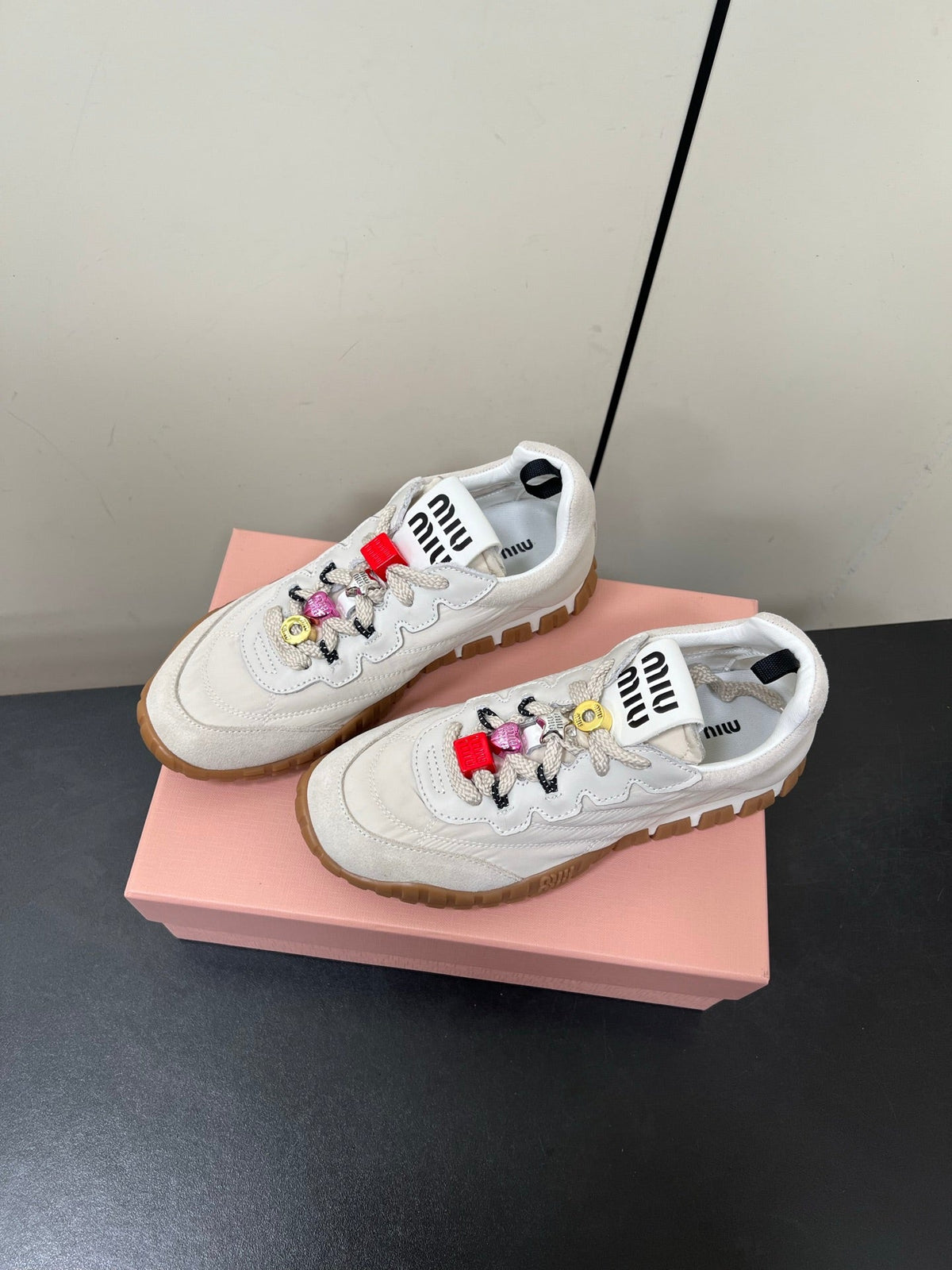 TYRE SNEAKERS IN OFF WHITE TECHNICAL FABRIC AND SUEDE WITH STICKER