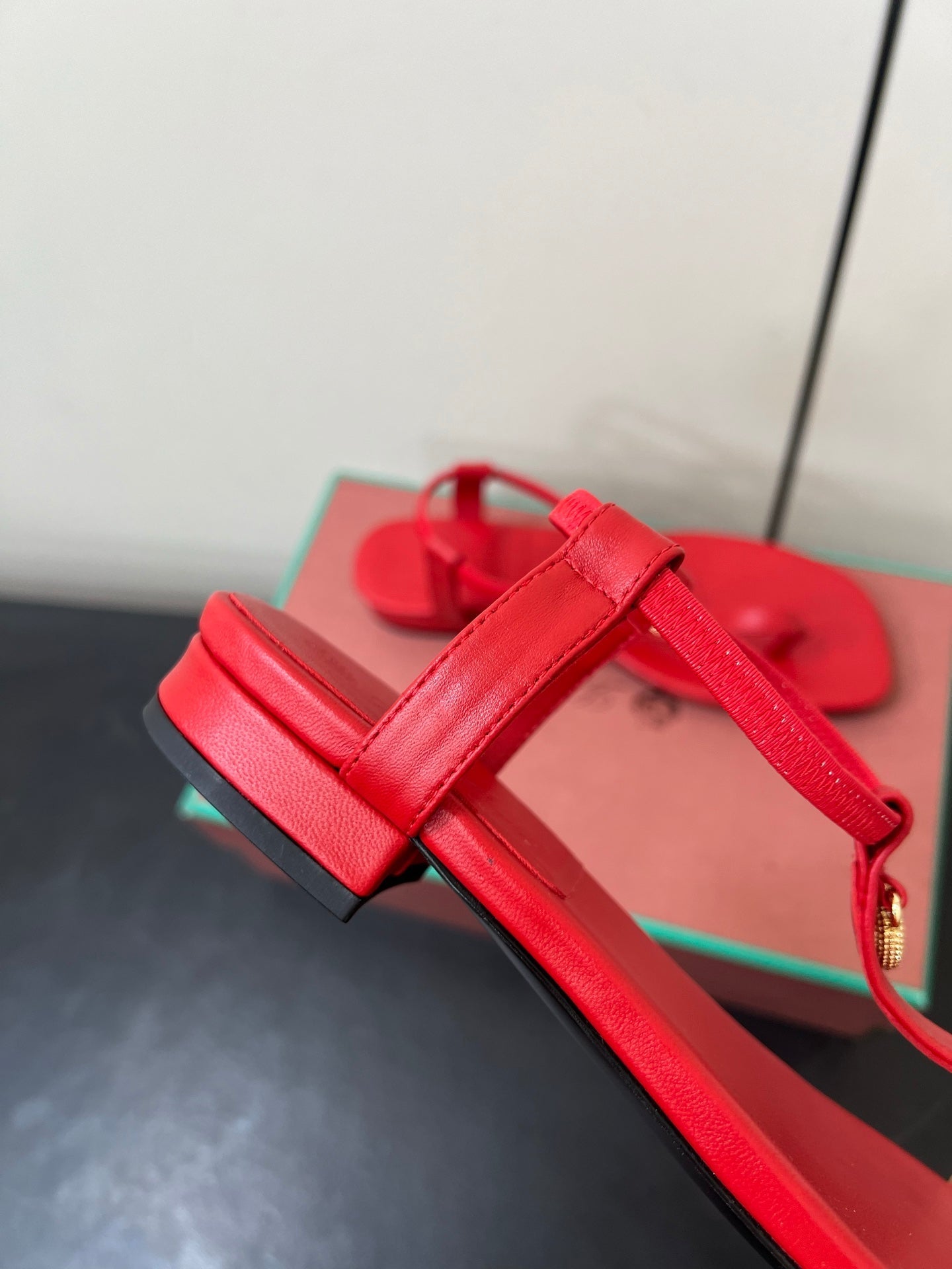 LP MINDIL SANDAL IN RED LAMBSKIN