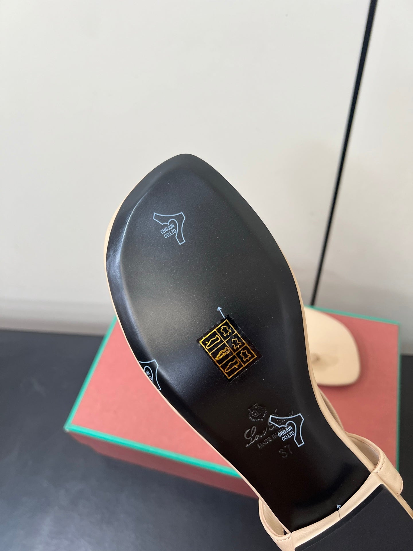 LP MINDIL SANDAL IN BEIGE LAMBSKIN