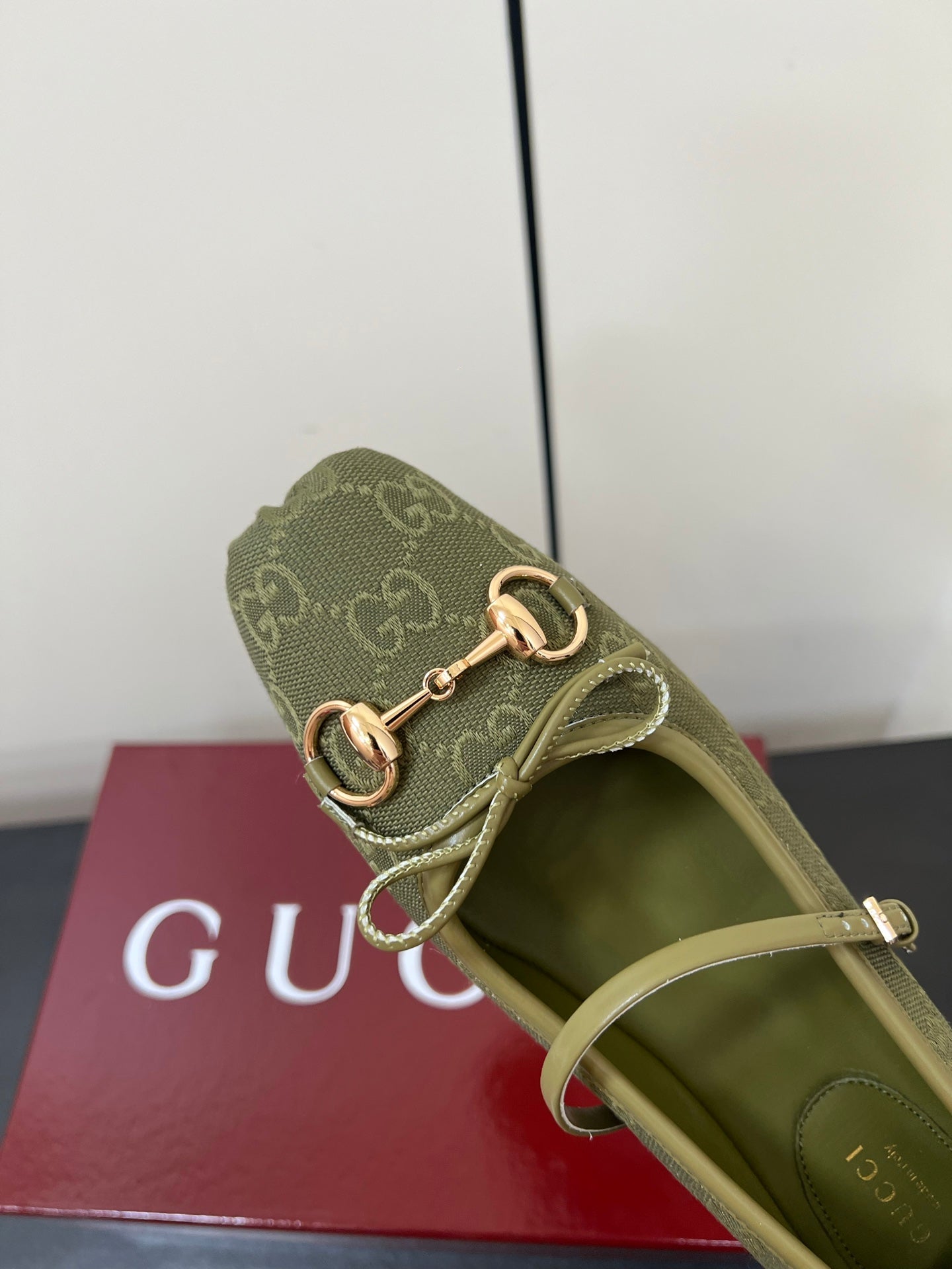 GG MARY JANE 25S IN MOSS GREEN CANVAS WITH GOLD HARDWARE