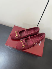 GG MARY JANE 25S IN DARK RED CANVAS WITH GOLD HARDWARE