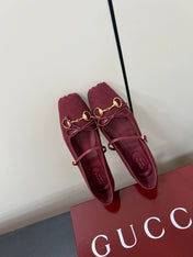 GG MARY JANE 25S IN DARK RED CANVAS WITH GOLD HARDWARE