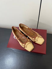 GG MARY JANE 25S IN NATURAL STRAW WITH GOLD HARDWARE