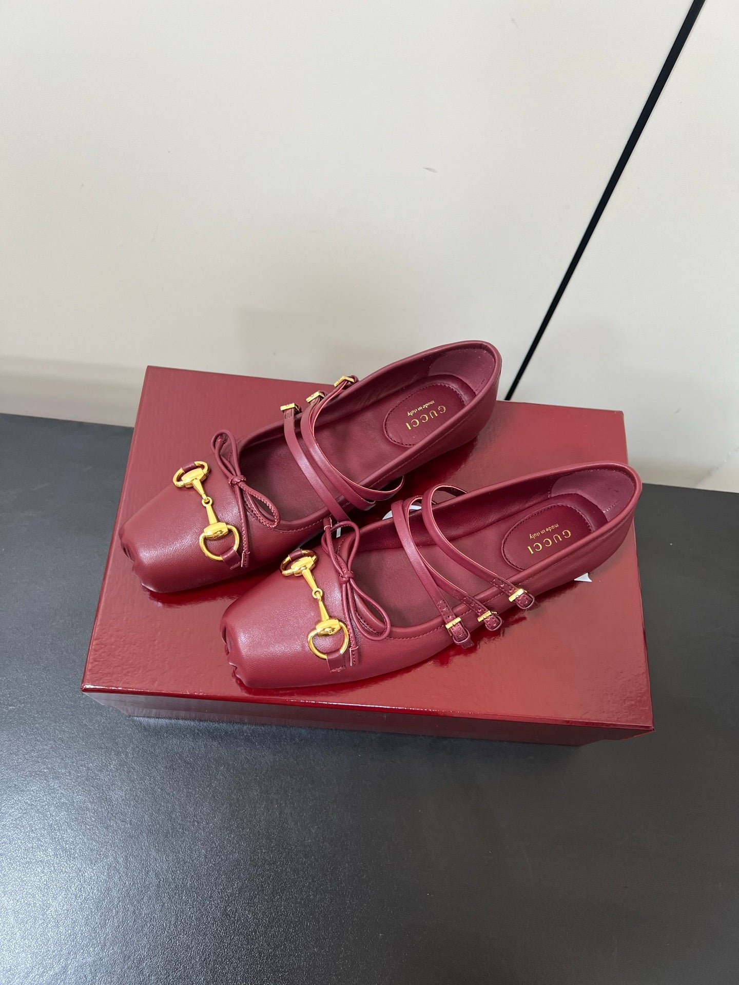 GG MARY JANE 25S IN RED LAMBSKIN WITH GOLD HARDWARE