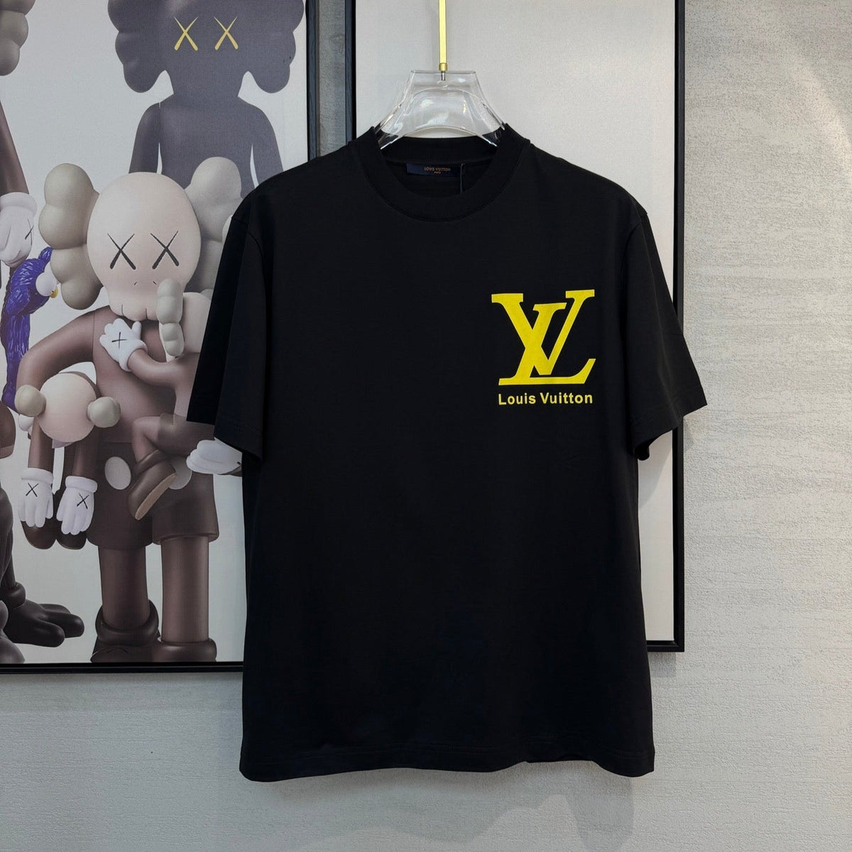 LV BLACK COTTON T-SHIRT YELLOW LOGO 238915