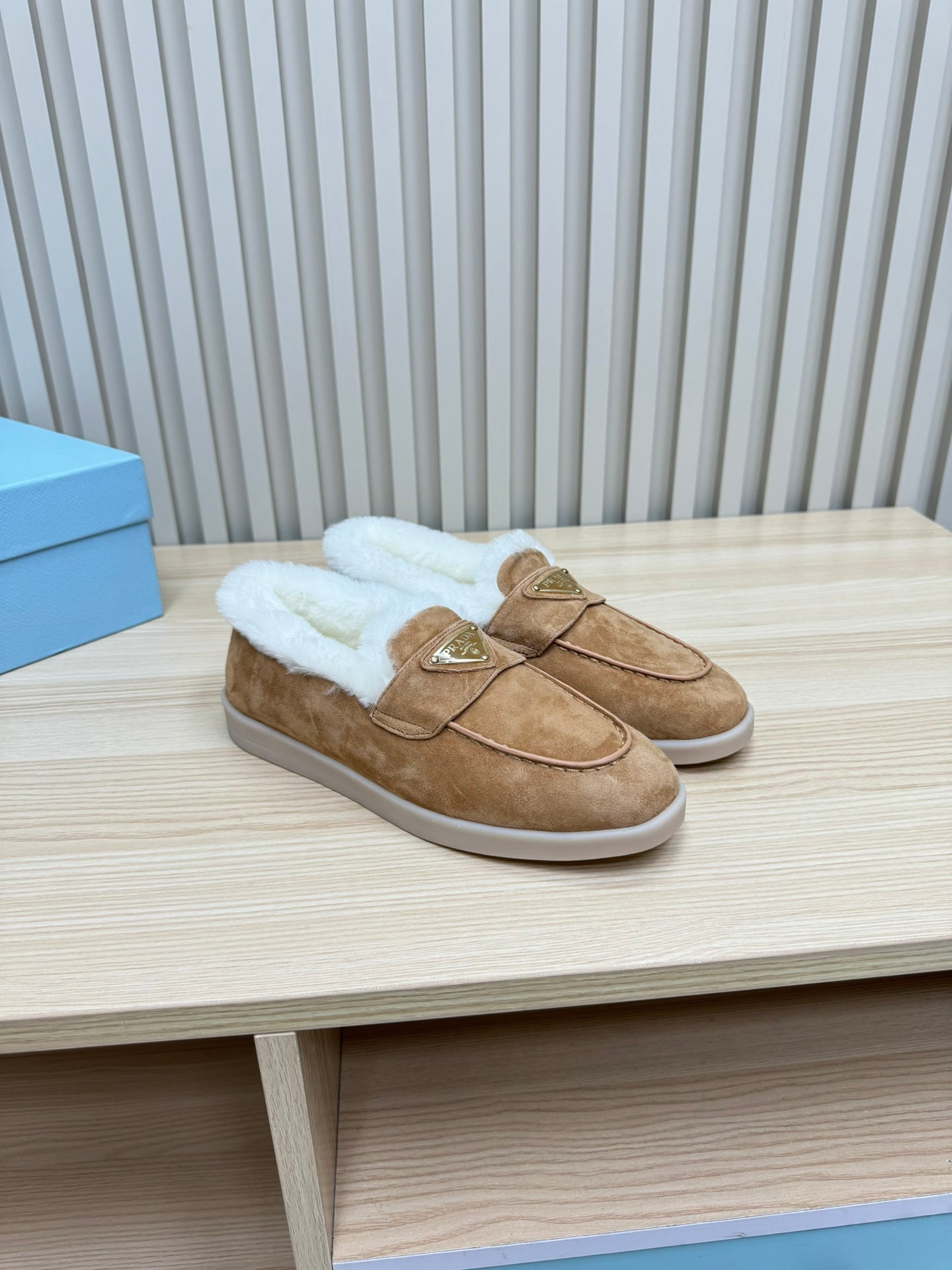 PRA SUEDE LOAFER IN TAN BROWN WITH SHEARLING LINING