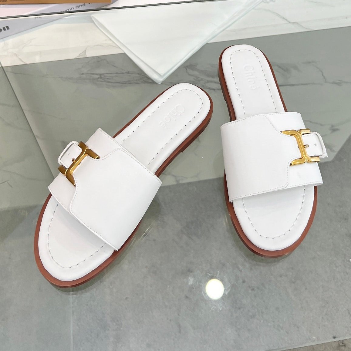 HLOE MARCIE SLIDE IN WHITE CALFSKIN WITH GOLD HARDWARE