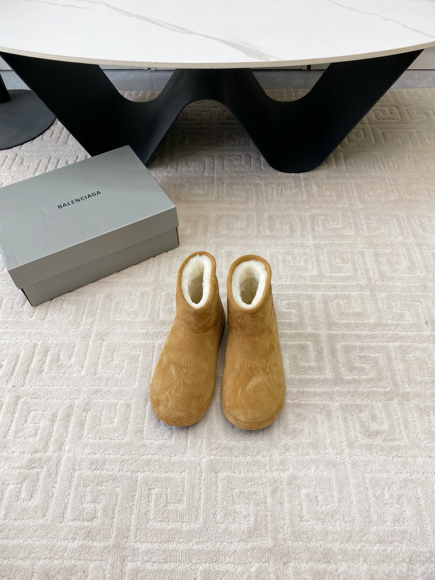 FLAT ANKLE BOOTS IN CIDER BROWN SUEDE AND SHEARLING LINING