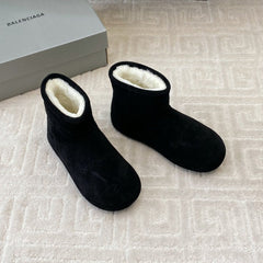 FLAT ANKLE BOOTS IN BLACK SUEDE AND SHEARLING LINING
