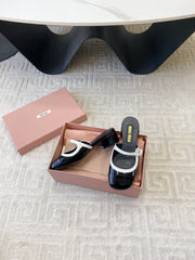 MARY JANE MULE PUMPS IN BLACK GLOSSY SHEEPSKIN