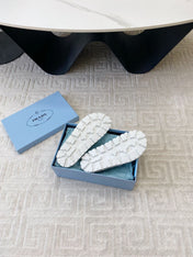 THICK-SOLED FLIP FLOPS IN WHITE RUBBER