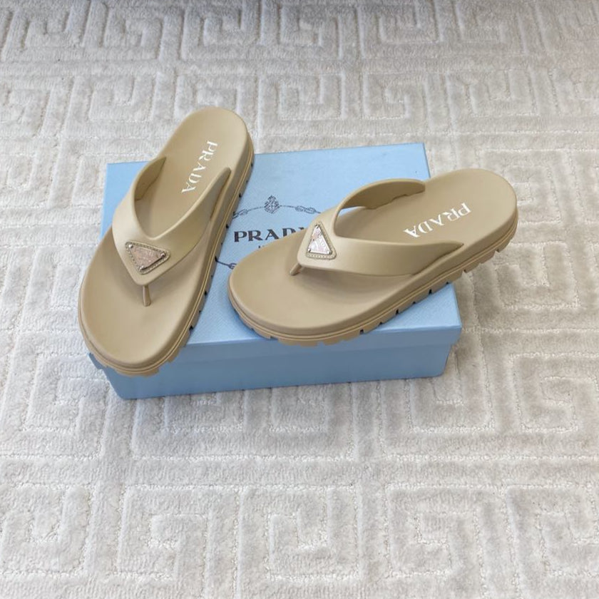 THICK-SOLED FLIP FLOPS IN ECRU BEIGE RUBBER