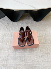 THONG SANDALS IN RED BROWN SHINY LAMBSKIN WITH SILVER BUCKLE