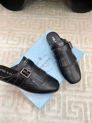 TASSEL MULES IN BLACK LAMBSKIN