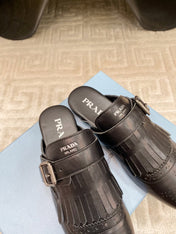 TASSEL MULES IN BLACK LAMBSKIN