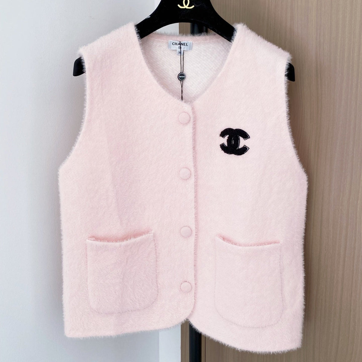 CHANEL 25S SLEEVELESS VEST 368