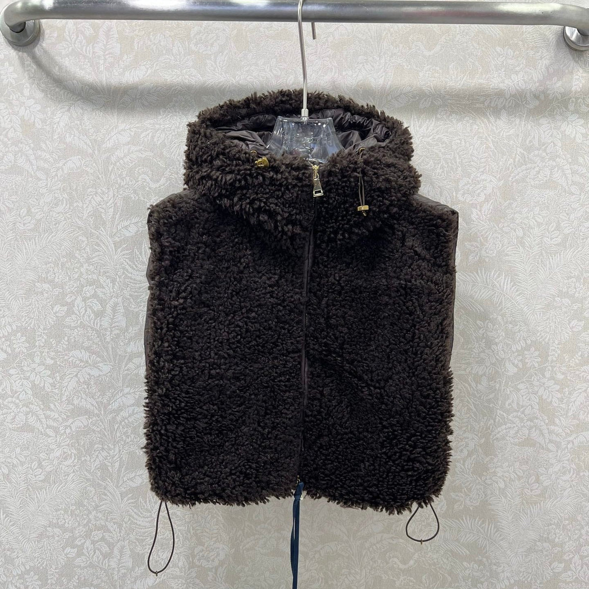 MONCLER 25S SHAGGY VEST IN BROWN 103