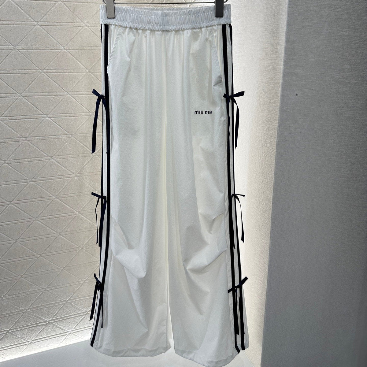 MIUMIU HIGH-WAISTED WIDE-LEG PANTS WITH BOW 276654