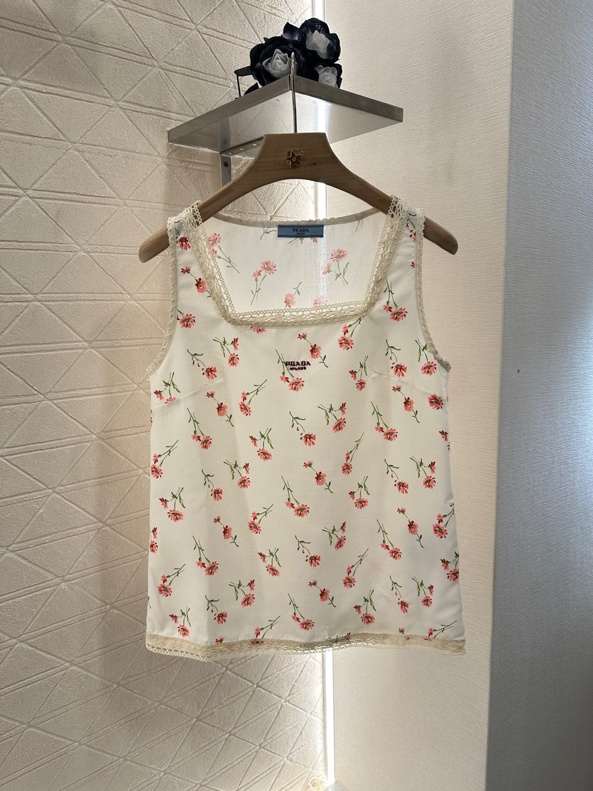 PRADA SLEEVELESS TOP 272325