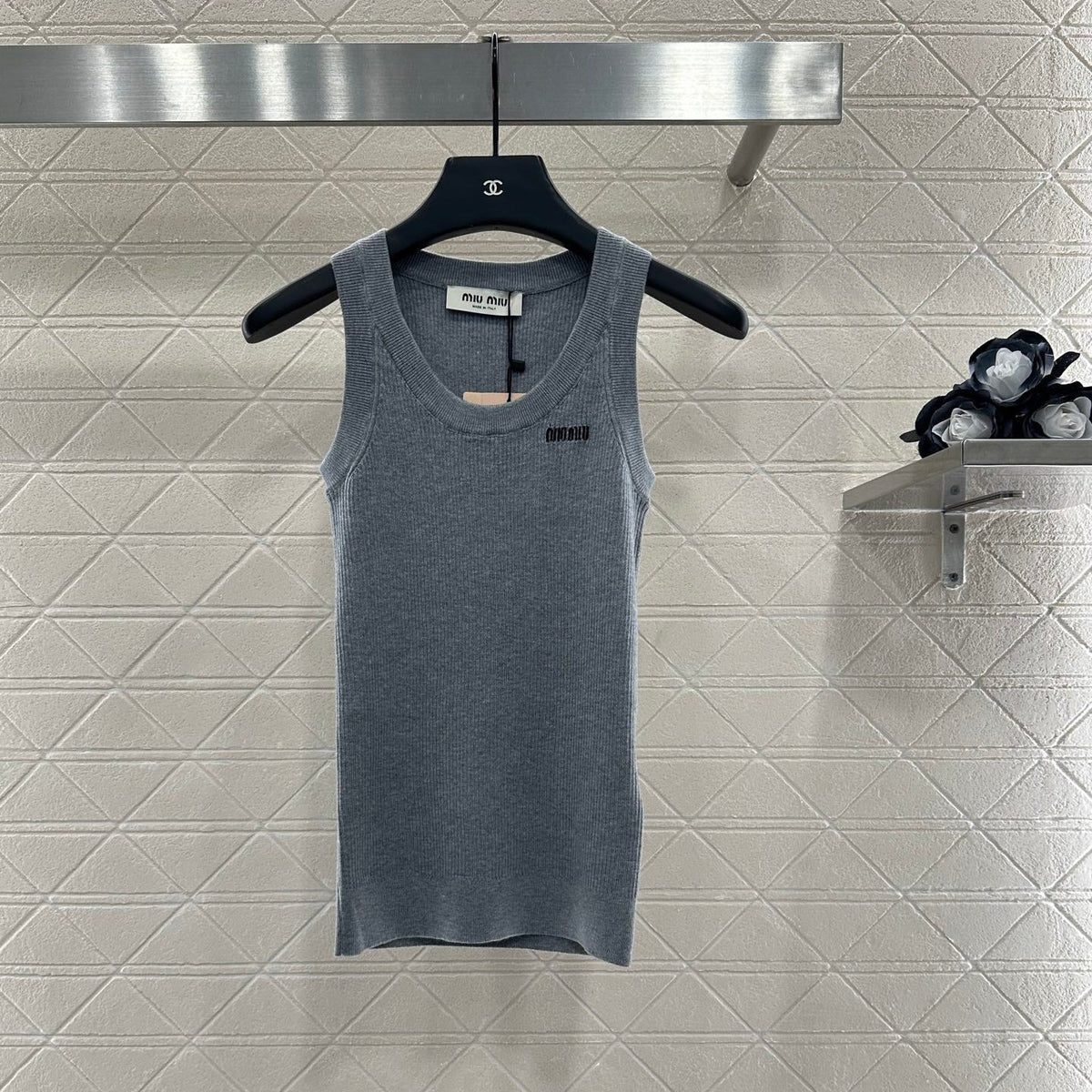 MIUMIU SLEEVELESS KNITTED SWEATER STYLE 114