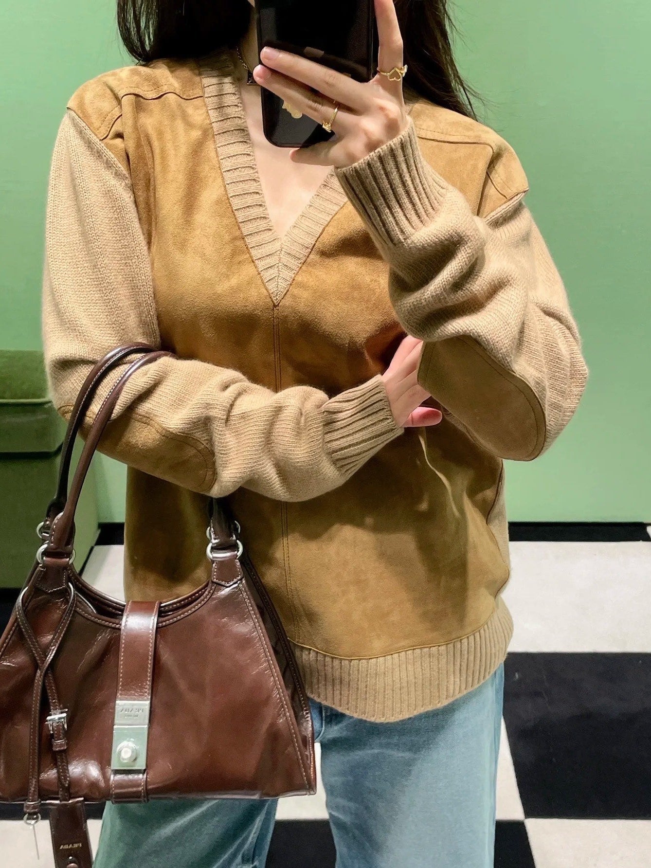 PRADA 25S V-NECK SWEATER 525