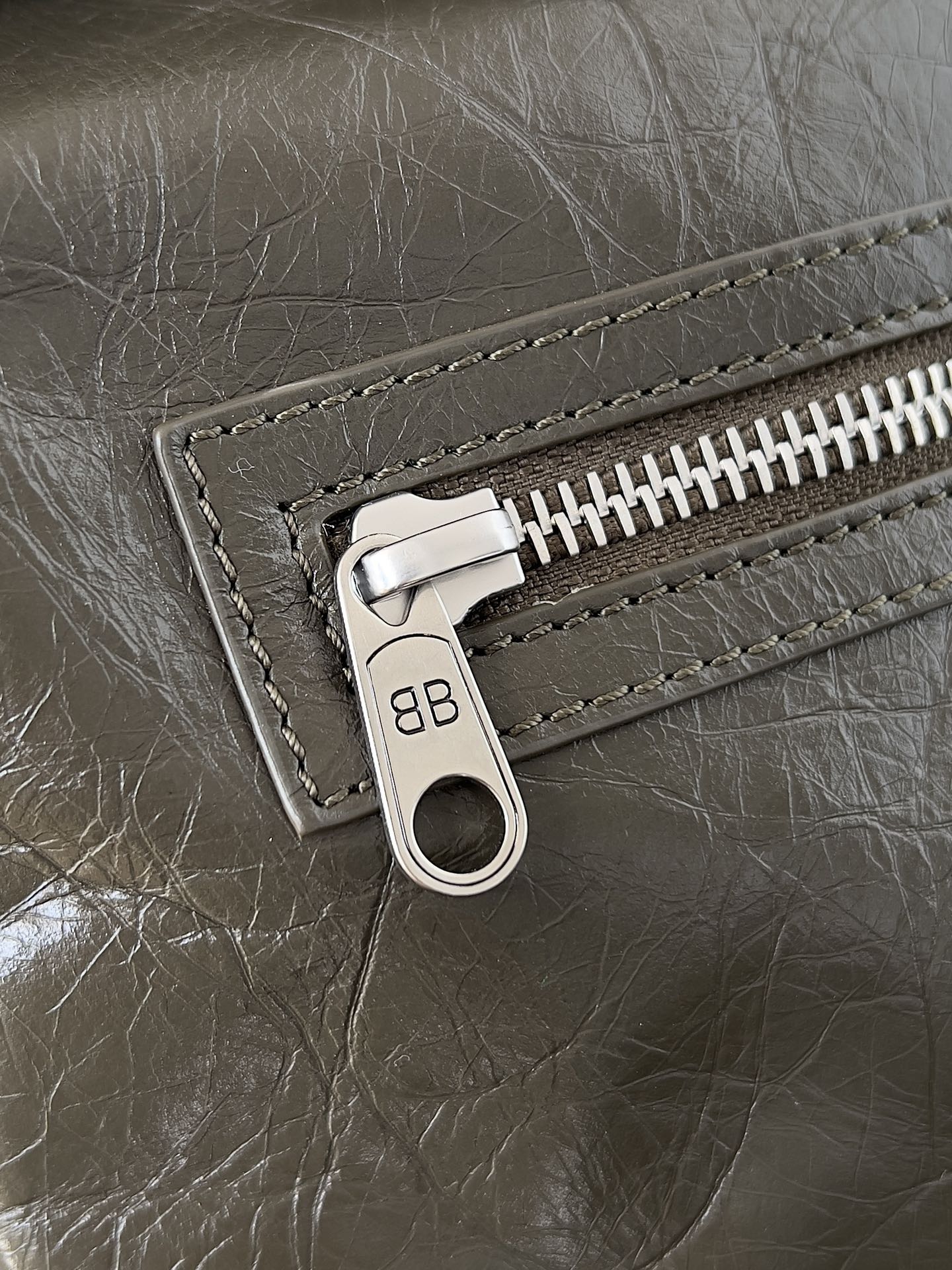 SUPERBUSY LARGE SLING BAG 42 IN KHAKI GREEN LAMBSKIN