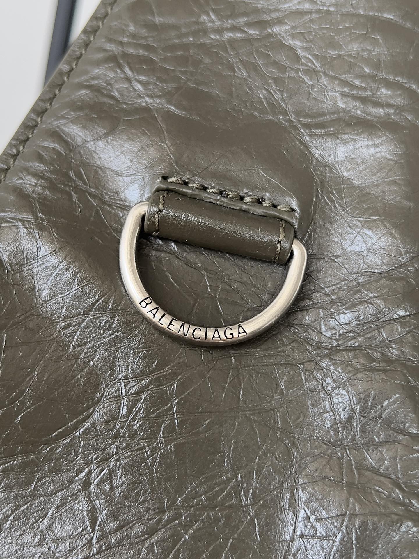 SUPERBUSY LARGE SLING BAG 42 IN KHAKI GREEN LAMBSKIN