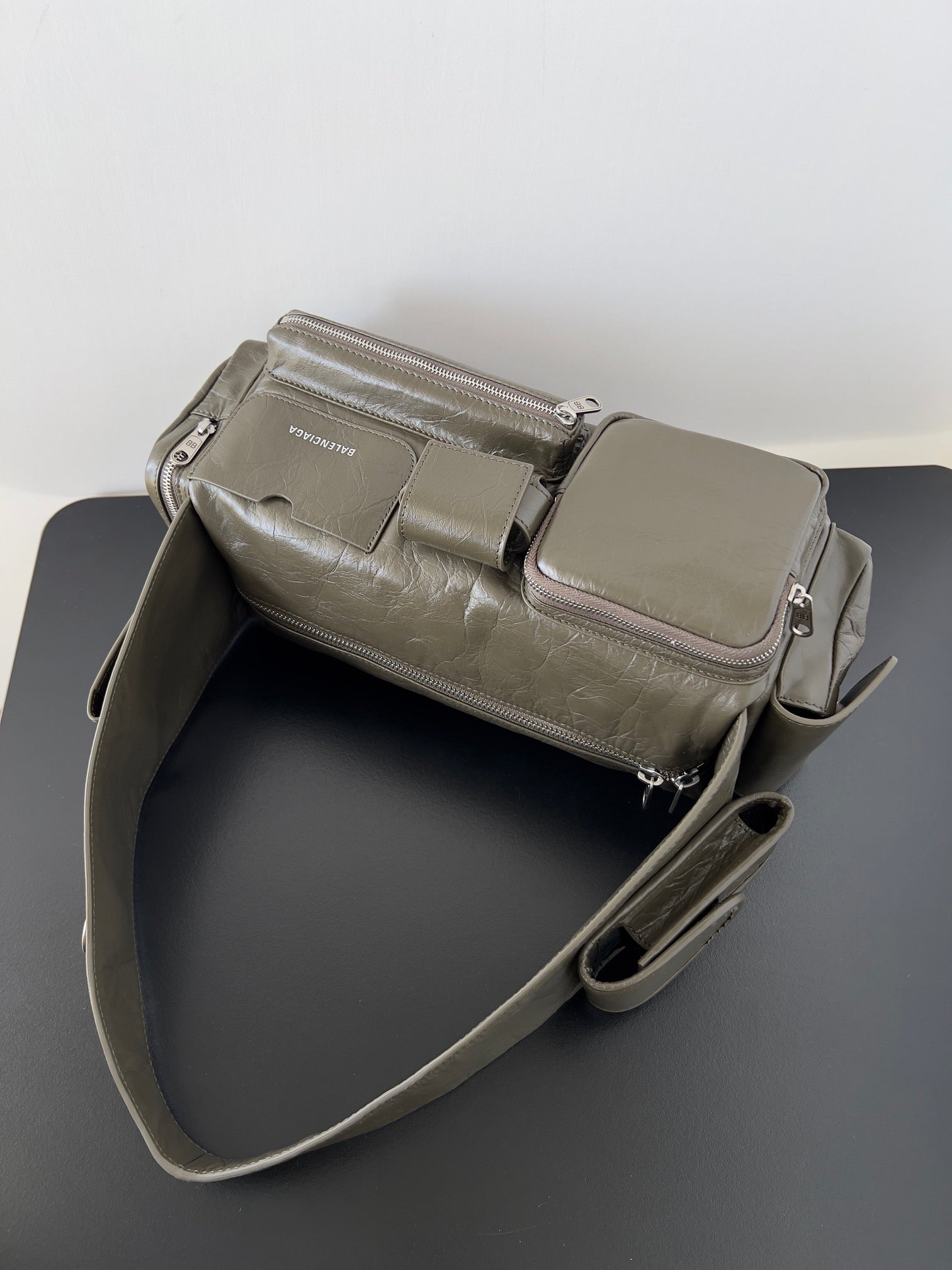 SUPERBUSY SLING BAG 35 IN KHAKI GREEN LAMBSKIN