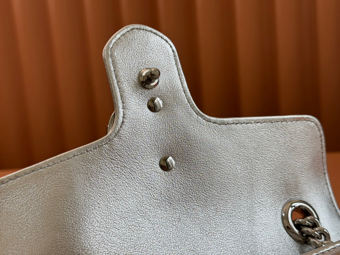 MARMONT MEDIUM SHOUDER BAG 23 IN SILVER PATENT CALFSKIN