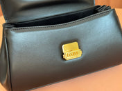 CHAIN SHOULDER BAG 24 IN BLACK PATENT SMOOTH CALFSKIN