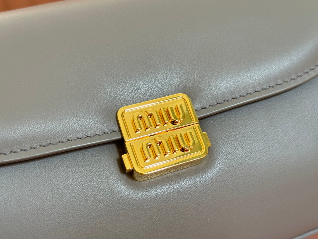 CHAIN SHOULDER BAG 24 IN SLATE GREY PATENT SMOOTH CALFSKIN