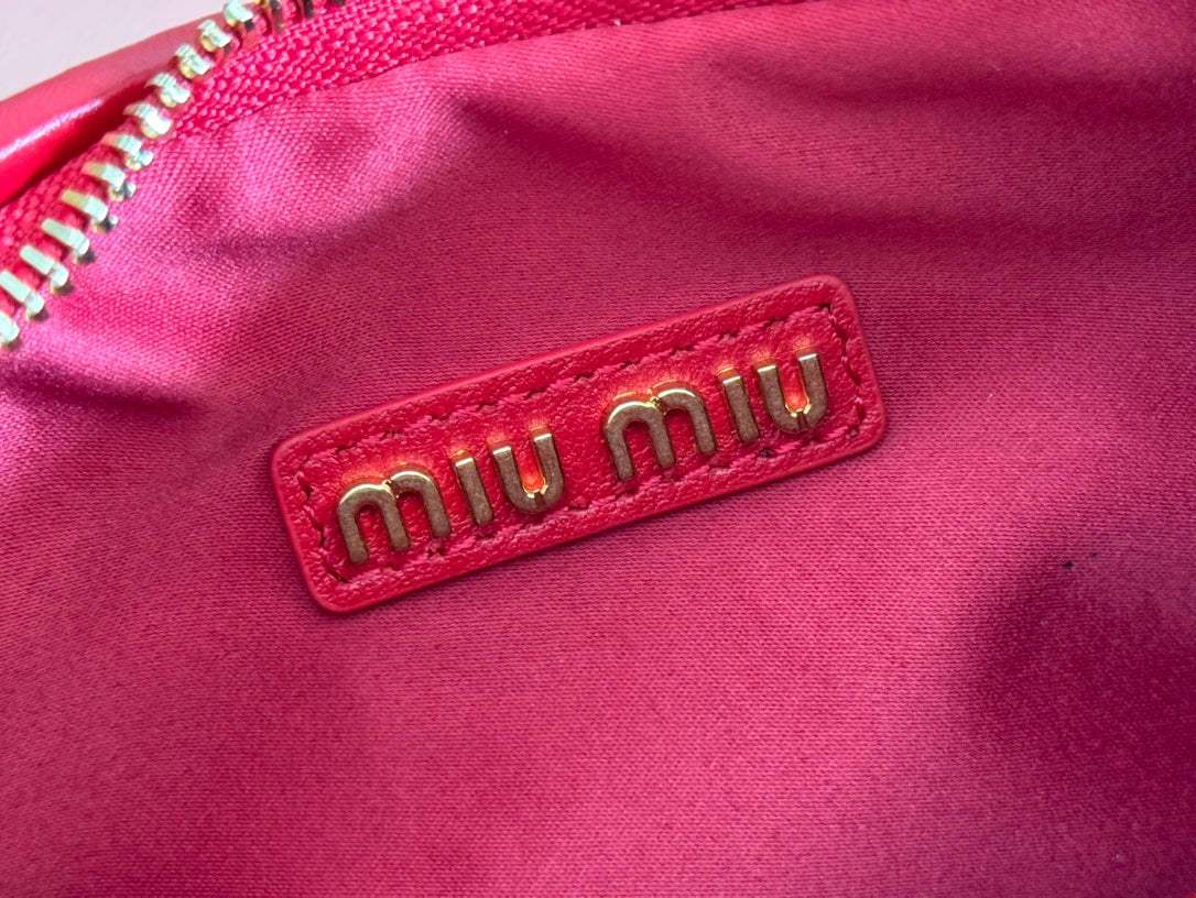 WANDER MATELASSÉ HANDBAG 23 IN CERISE RED LAMBSKIN