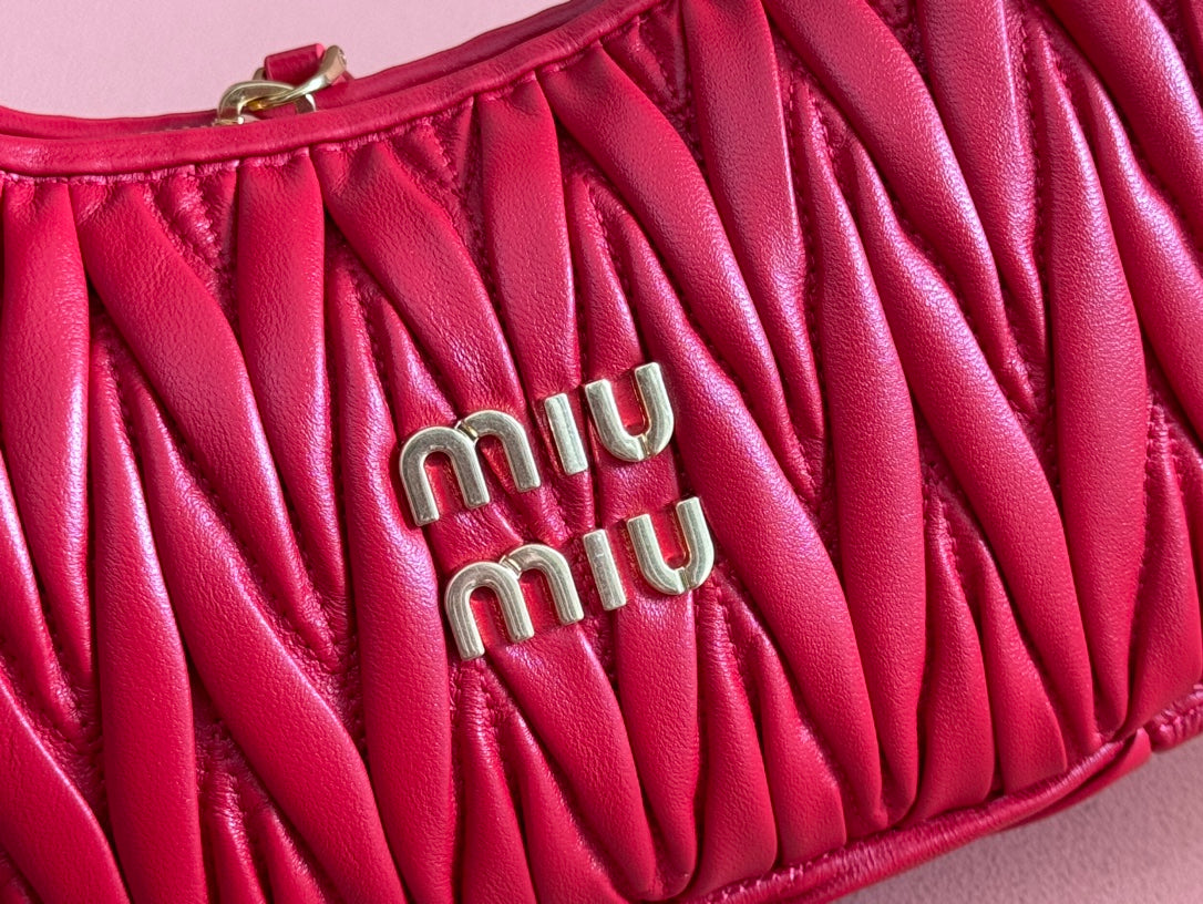 WANDER MATELASSÉ HANDBAG 23 IN CERISE RED LAMBSKIN