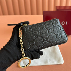 EMBLEM ZIP KEY CASE 12 IN BLACK GG GRAINY CALFSKIN