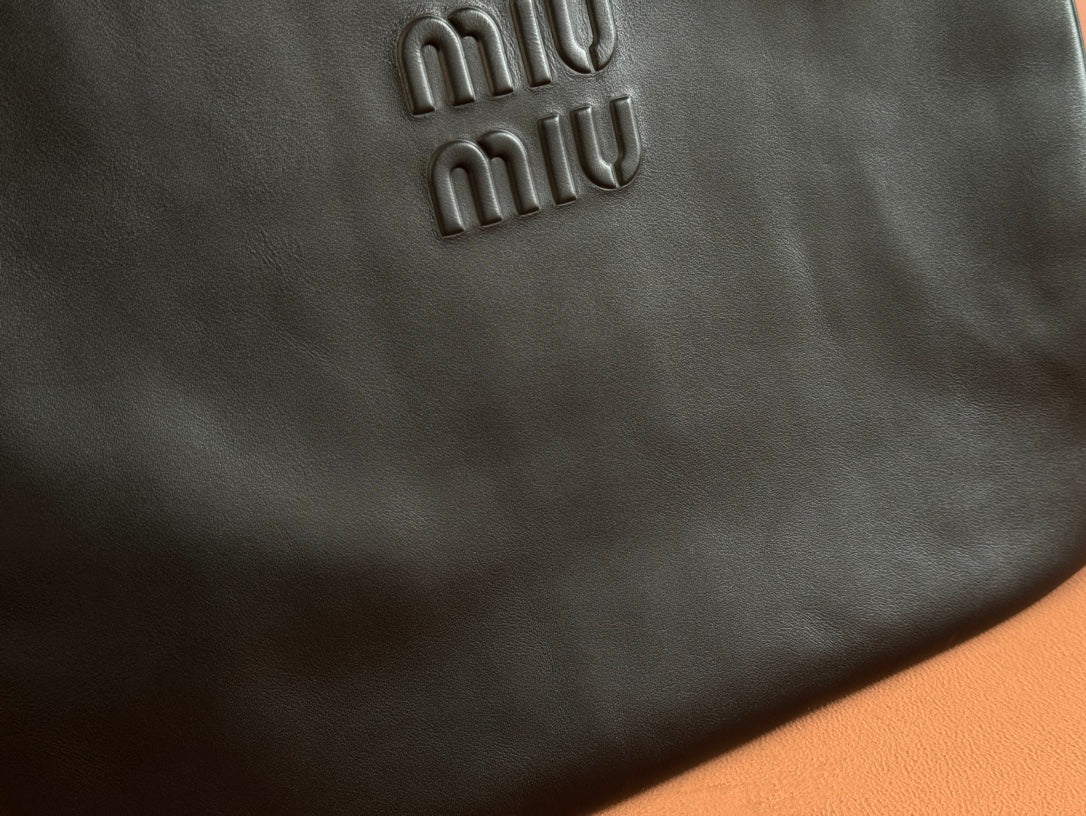 LARGE HOBO TOTE BAG 60 IN BLACK CALFSKIN