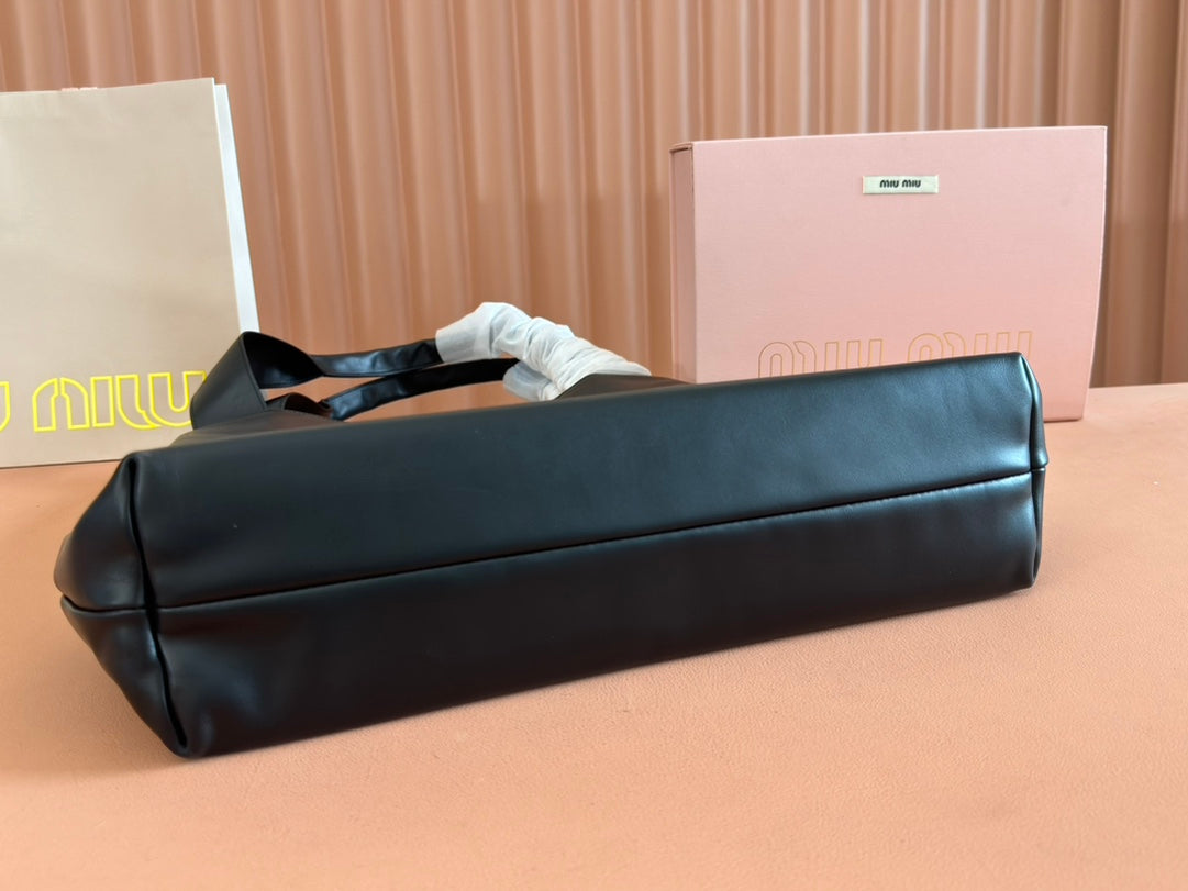 LARGE HOBO TOTE BAG 46 IN BLACK CALFSKIN