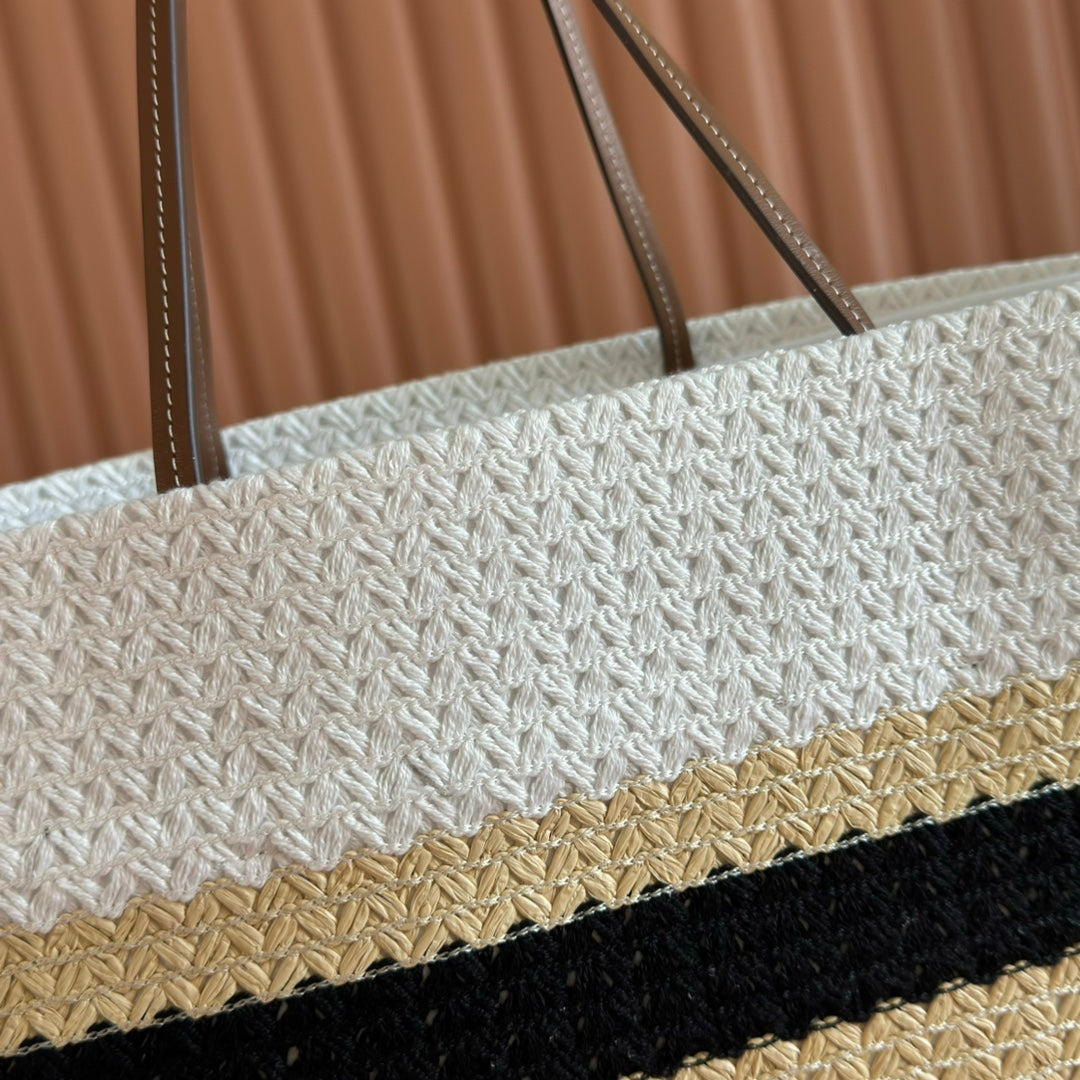 TOTE BAG 40 IN STRIPED PATTERN OF WHITE BEIGE AND BLACK WOVEN RAFFIA