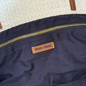 TOTE BAG 40 IN STRIPED PATTERN OF WHITE BEIGE AND BLACK WOVEN RAFFIA