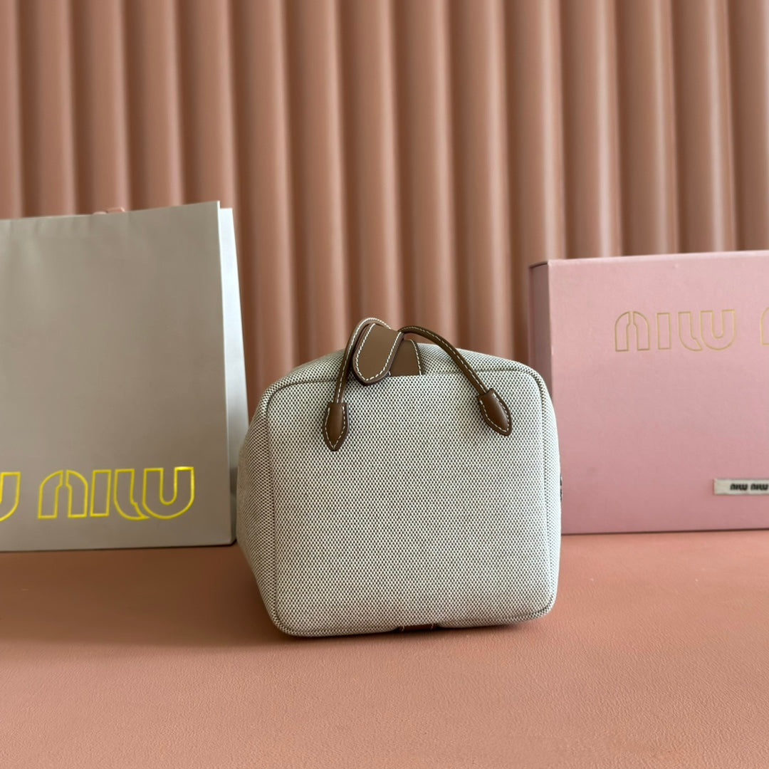 BUCKET BAG 22 BEIGE AND BRANDY IN CANVAS