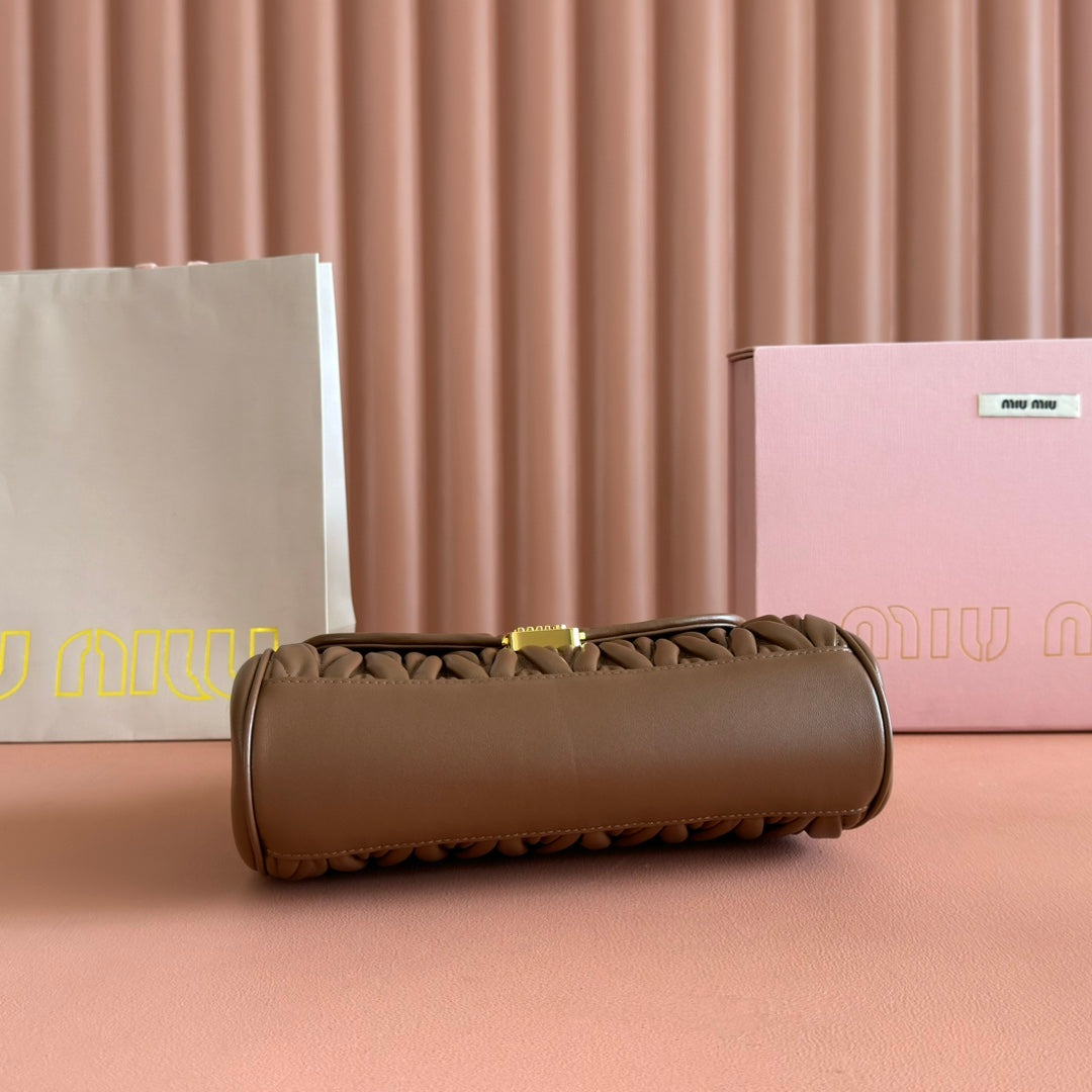 CHAIN SHOULDER BAG 24 IN BROWN PATENT SMOOTH LAMBSKIN